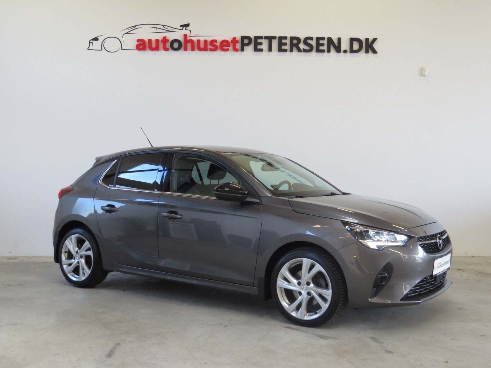Grå Opel Corsa fra 2020