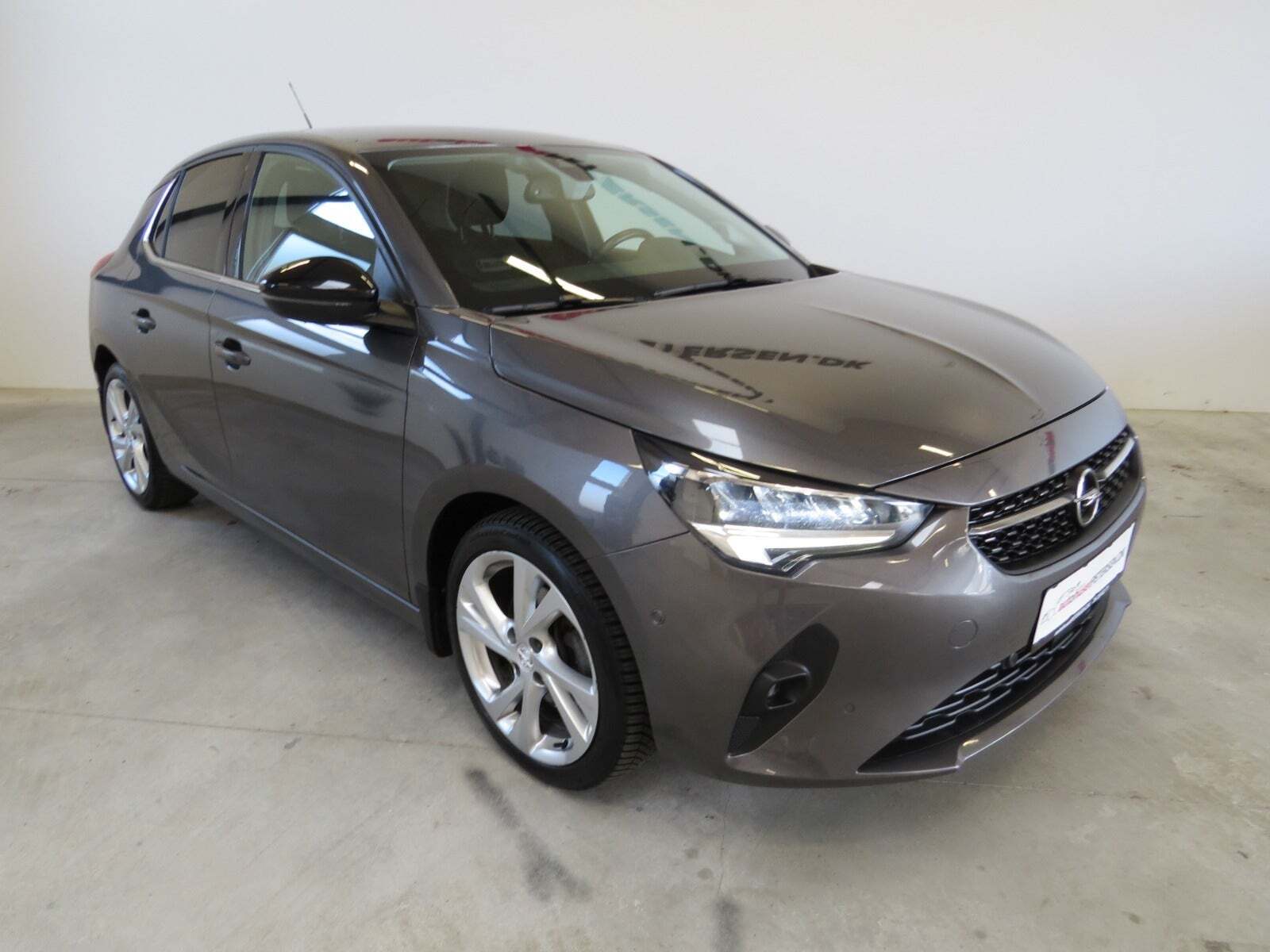 Grå Opel Corsa fra 2020