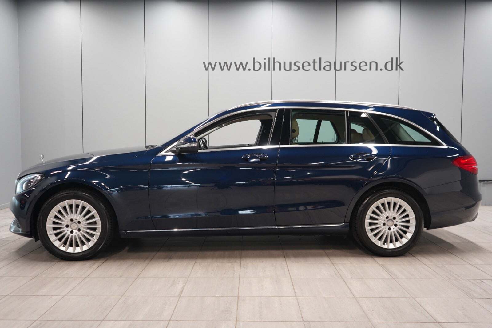 Blå Mercedes C220 fra 2015