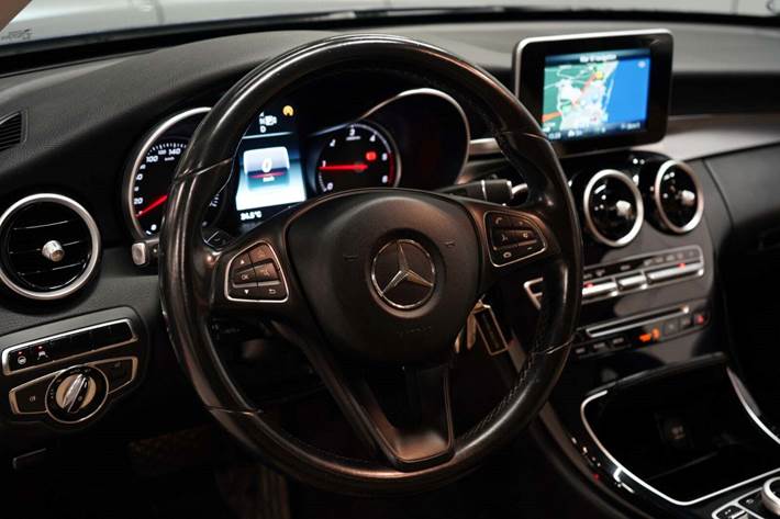 Blå Mercedes C220 fra 2015