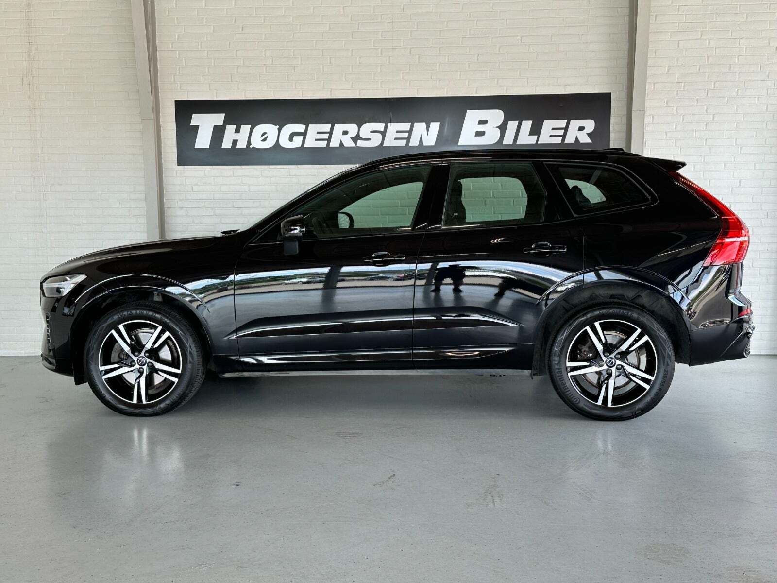 Sort Volvo XC60 fra 2022 set udefra