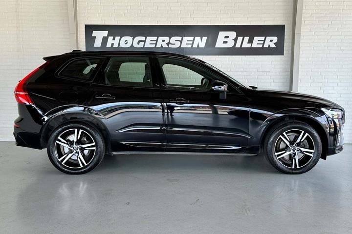 Sort Volvo XC60 fra 2022 set udefra