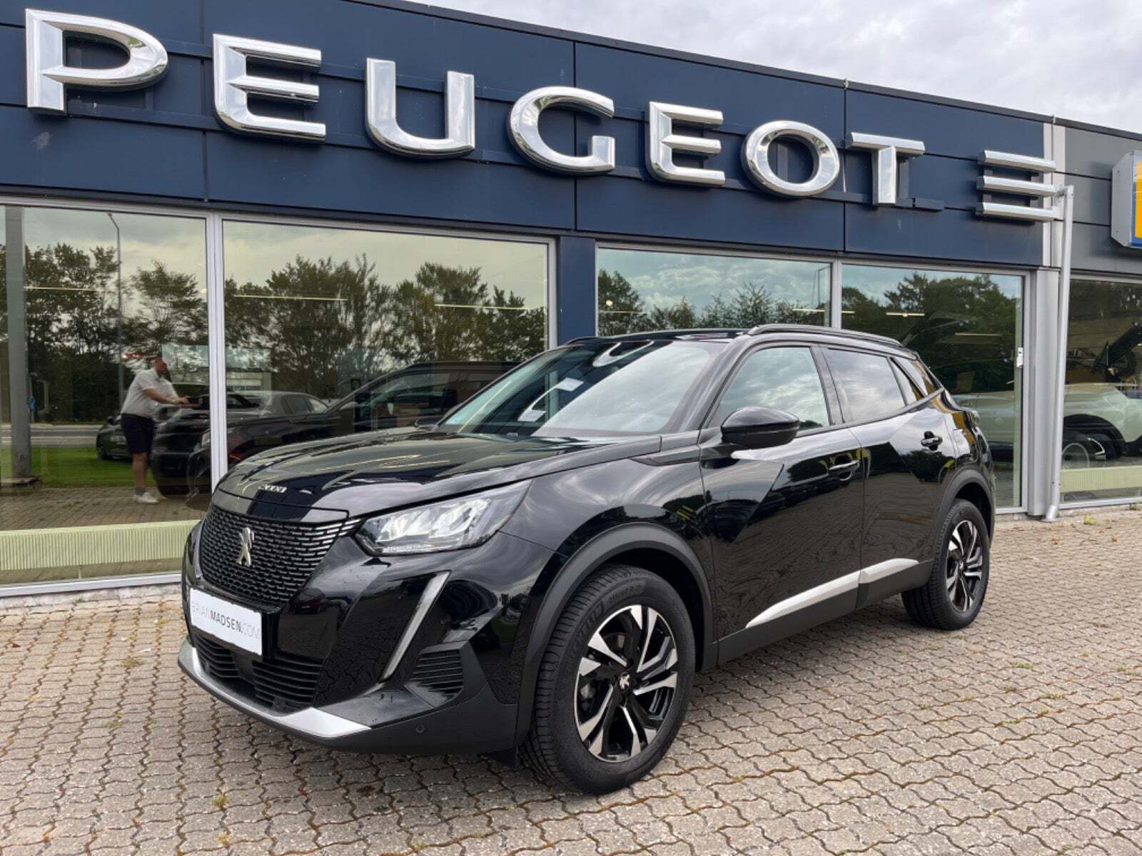 Grå Peugeot 2008 fra 2020