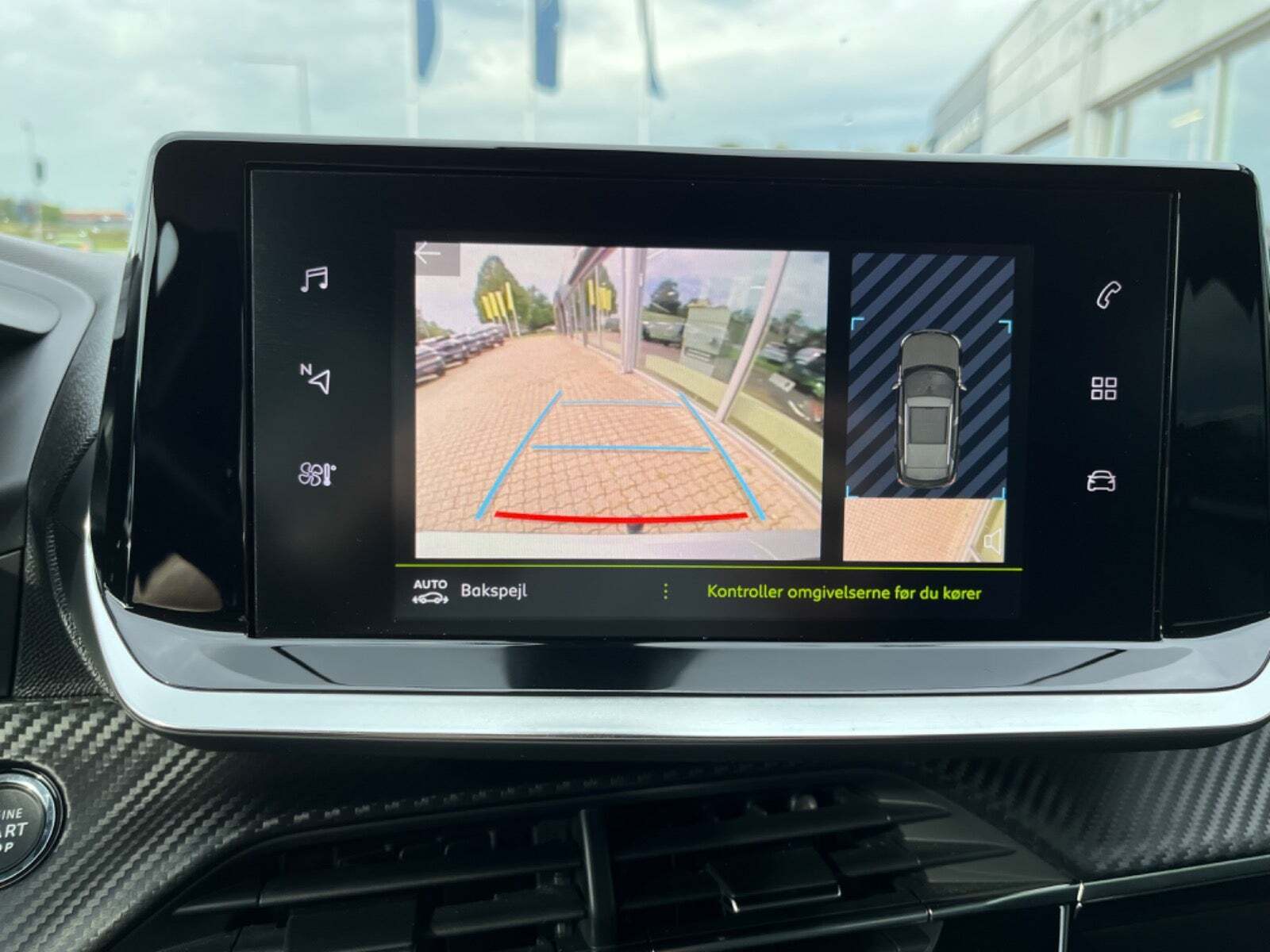 Grå Peugeot 2008 fra 2020