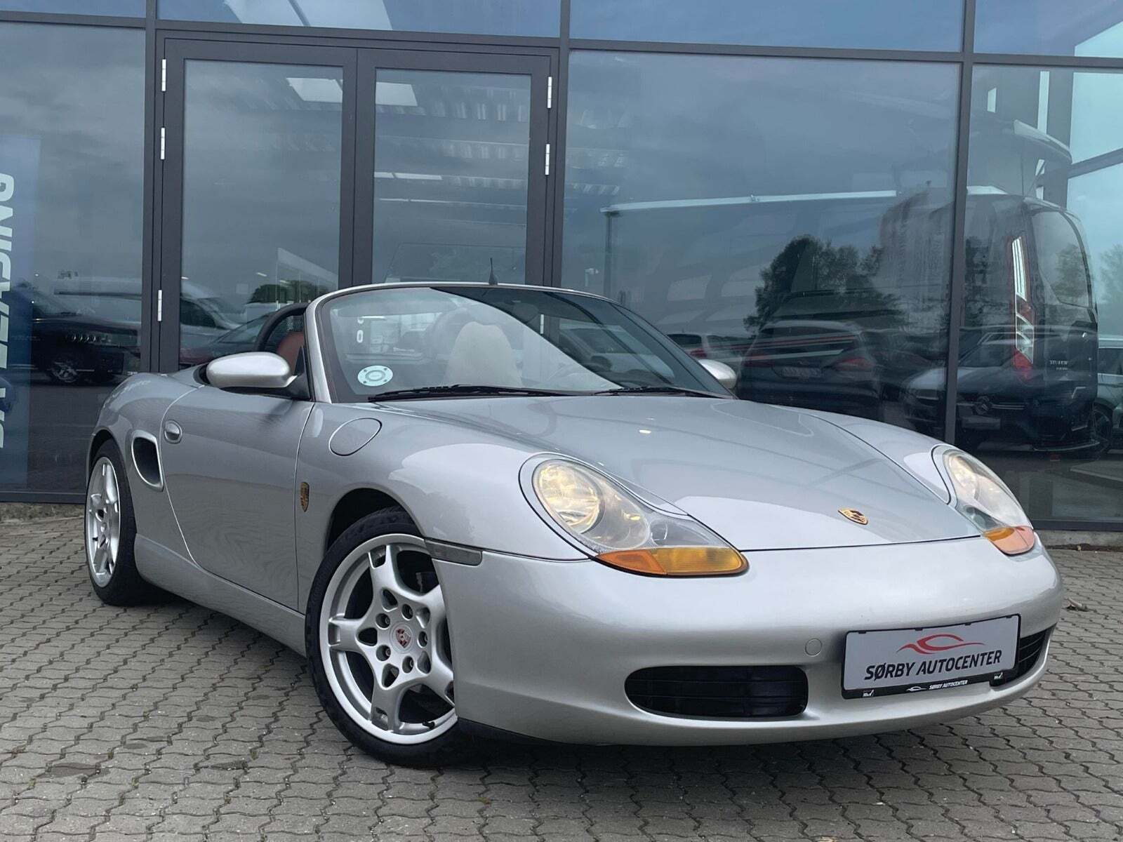 Grå Porsche Boxster fra 1997