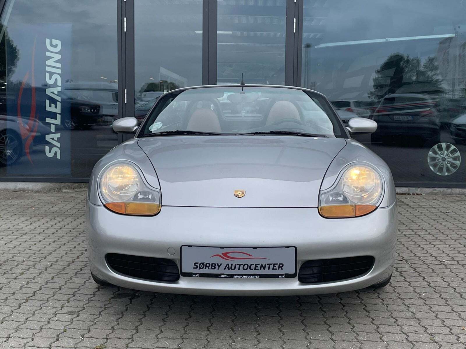 Grå Porsche Boxster fra 1997