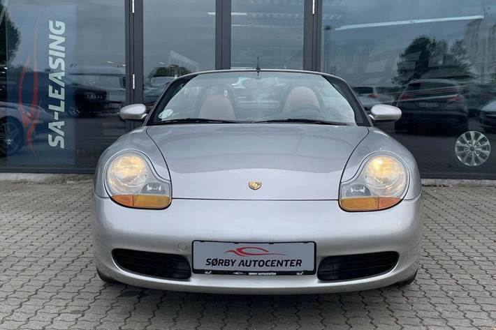 Grå Porsche Boxster fra 1997