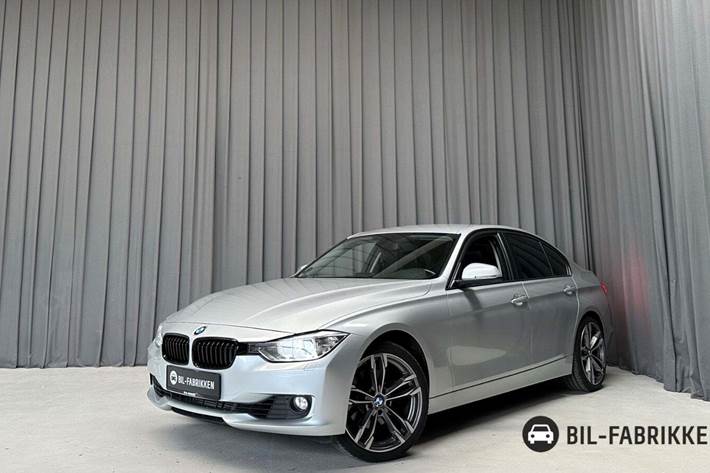 Grå BMW 328i fra 2013