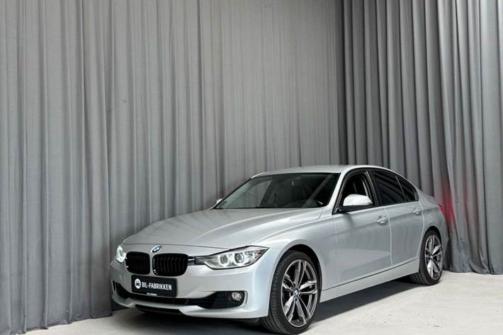 Grå BMW 328i fra 2013
