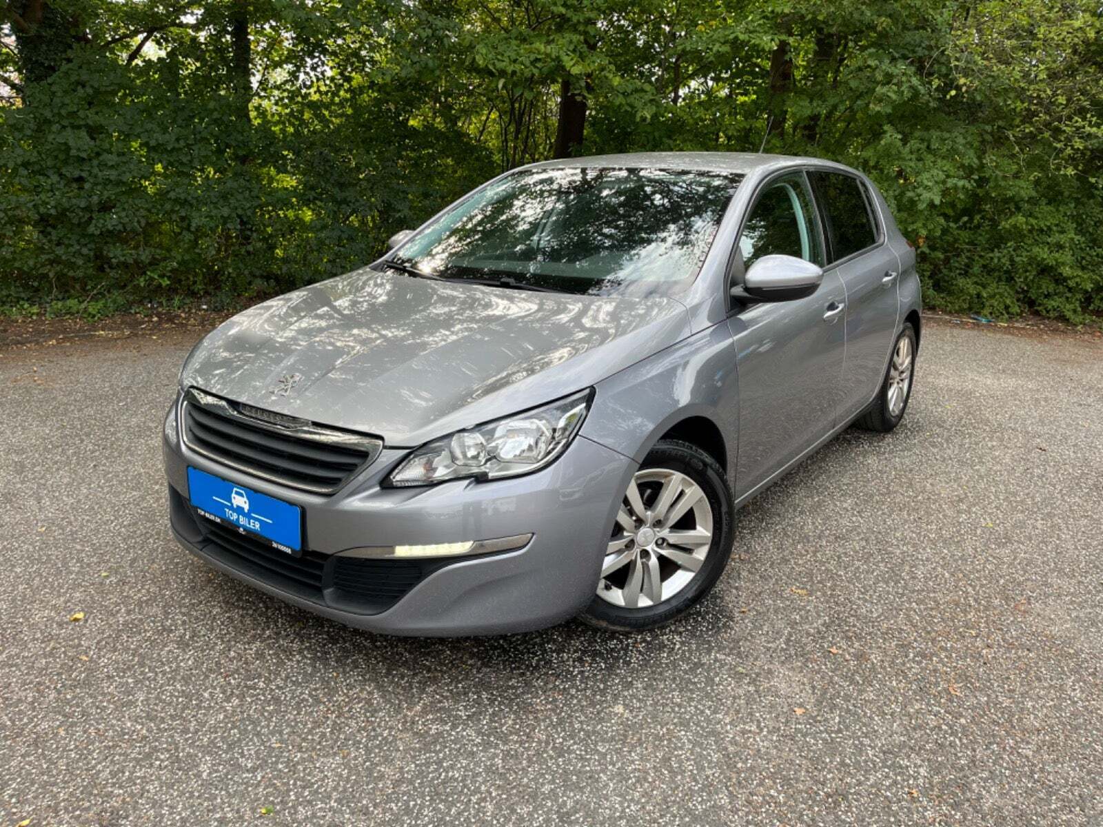 Grå Peugeot 308 fra 2014