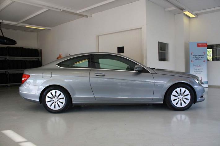 Grå Mercedes C220 fra 2012