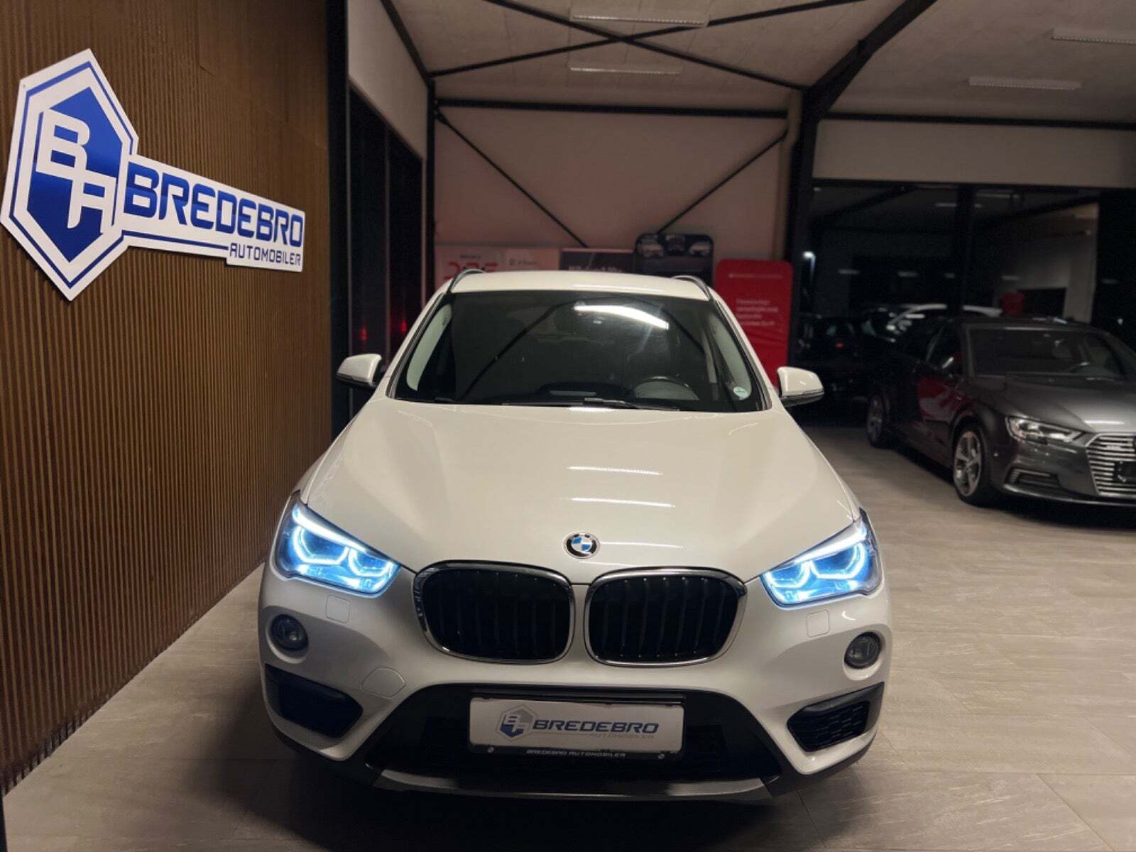 Hvid BMW X1 fra 2018