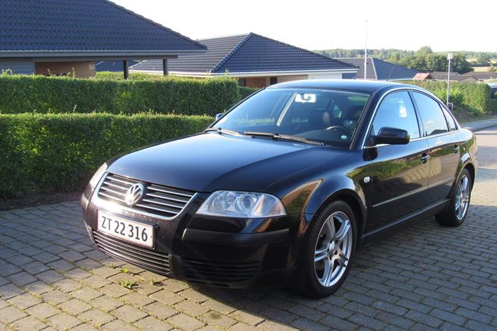 Sort VW Passat fra 2004