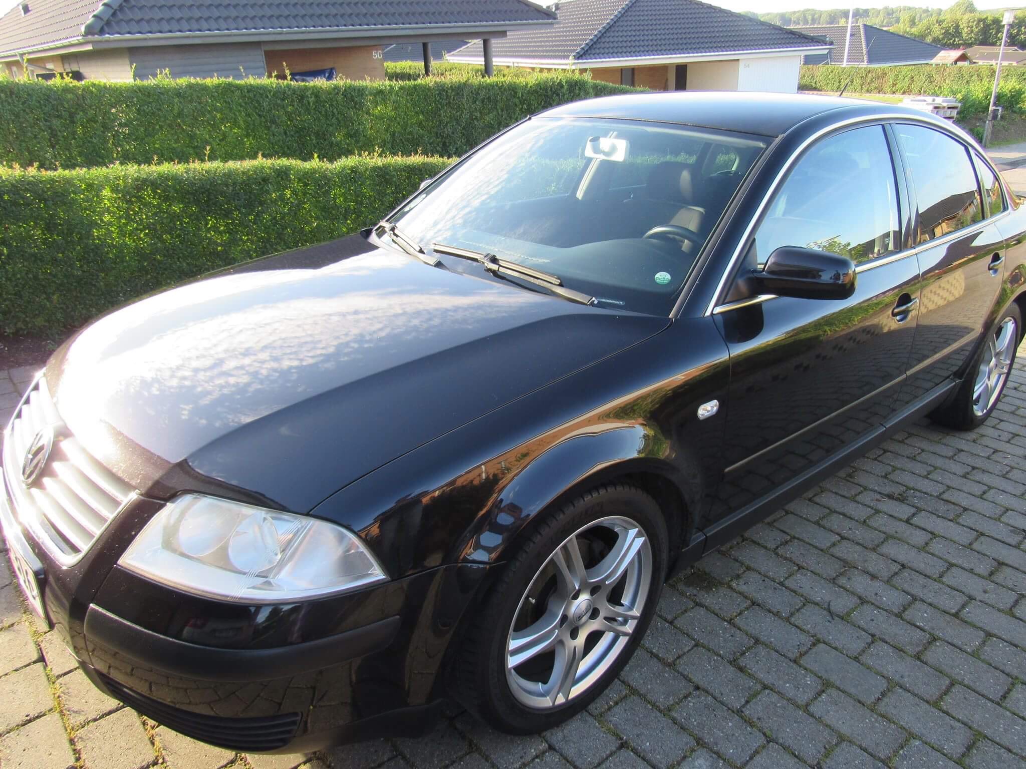 Sort VW Passat fra 2004