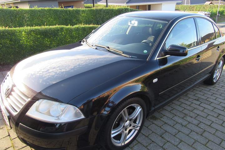 Sort VW Passat fra 2004