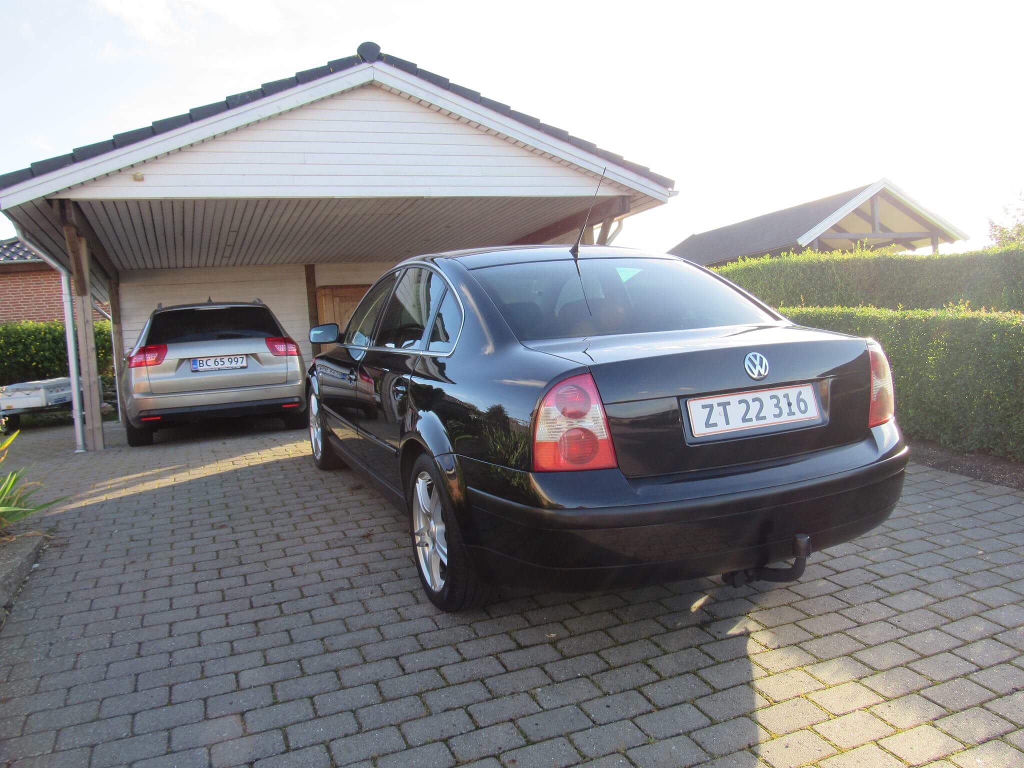 Sort VW Passat fra 2004