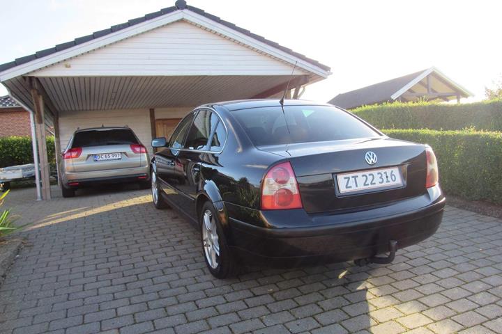 Sort VW Passat fra 2004