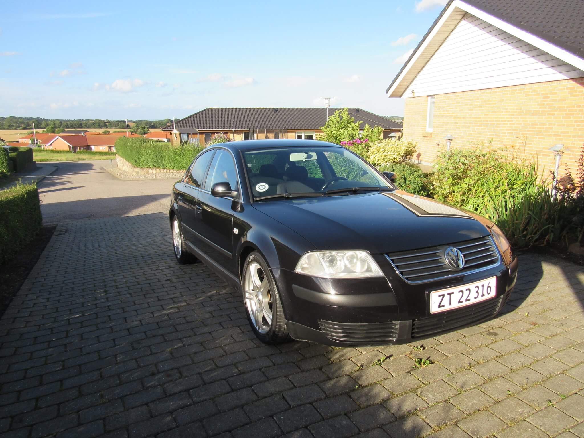 Sort VW Passat fra 2004