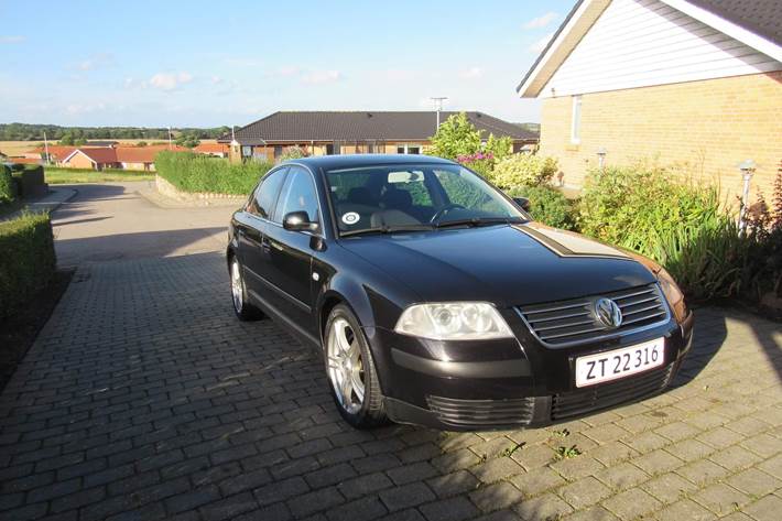 Sort VW Passat fra 2004