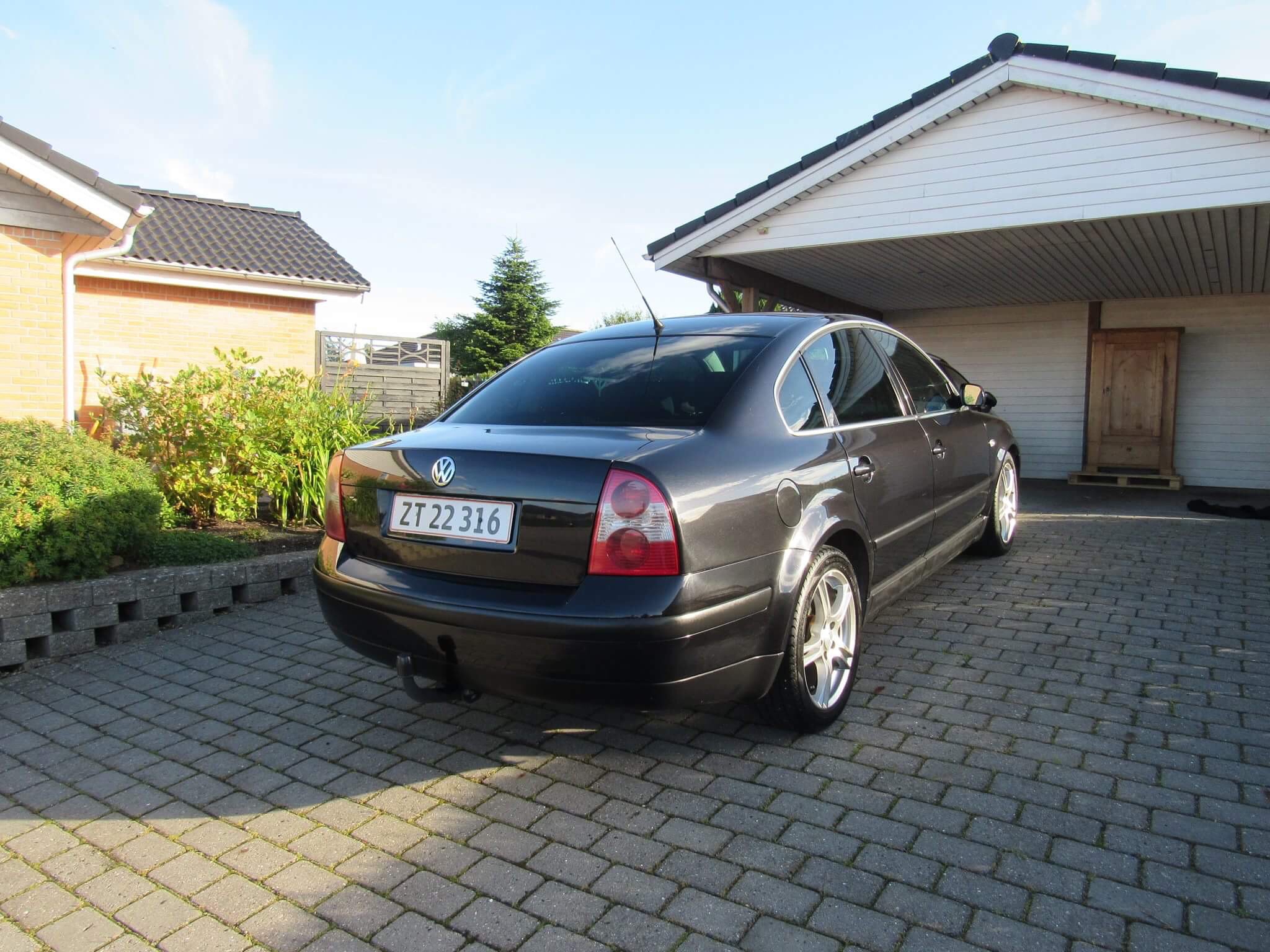 Sort VW Passat fra 2004