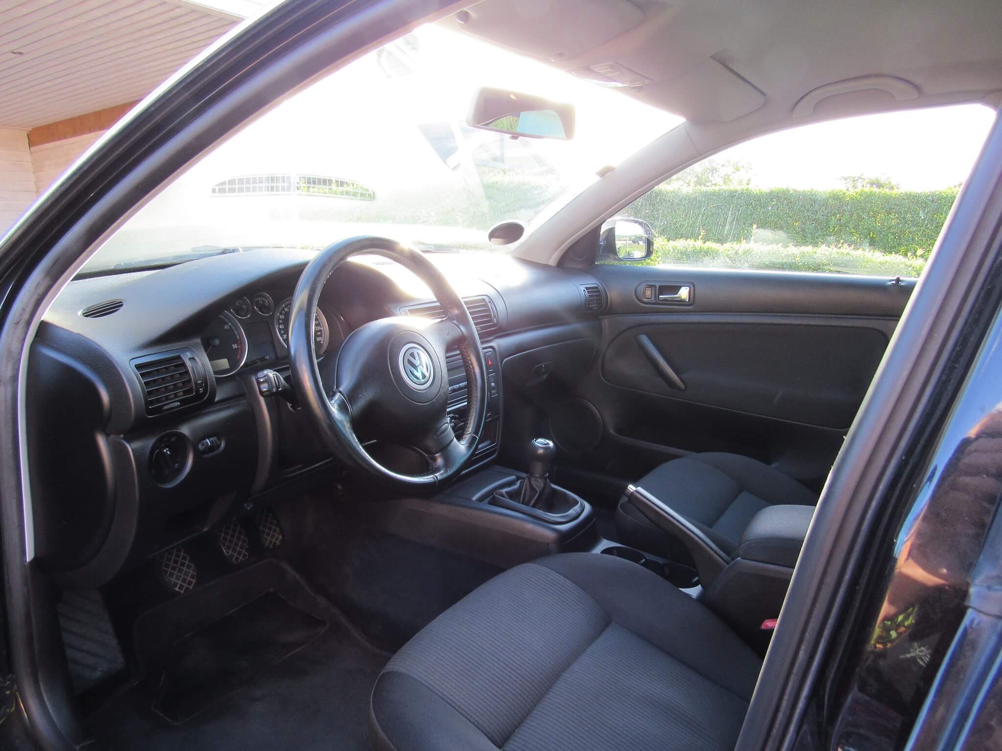 Sort VW Passat fra 2004