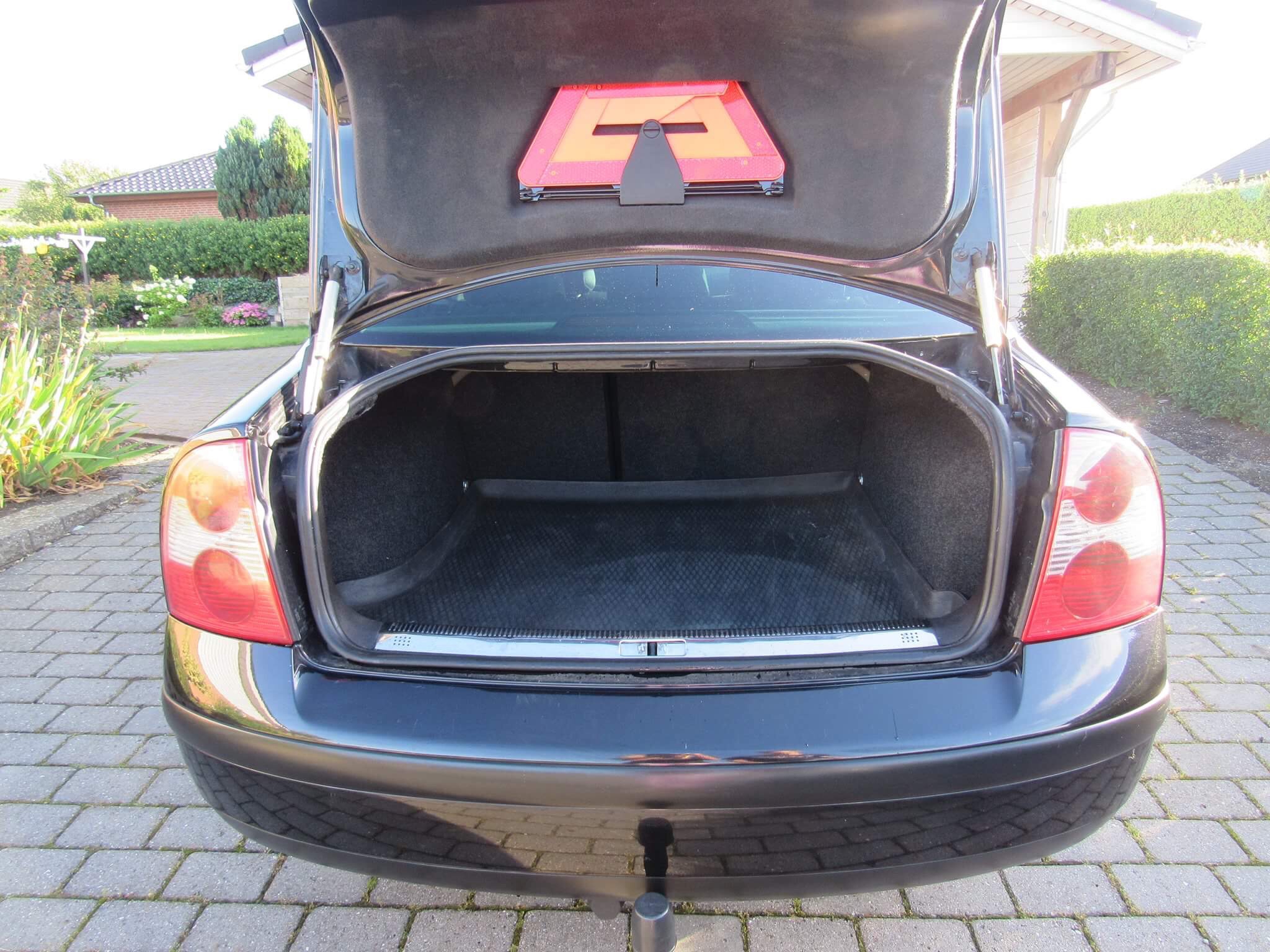 Sort VW Passat fra 2004