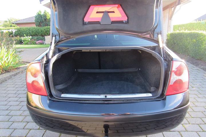 Sort VW Passat fra 2004