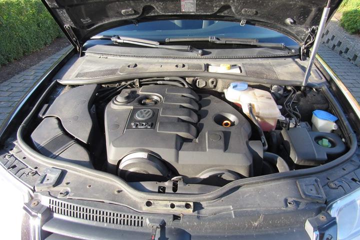 Sort VW Passat fra 2004