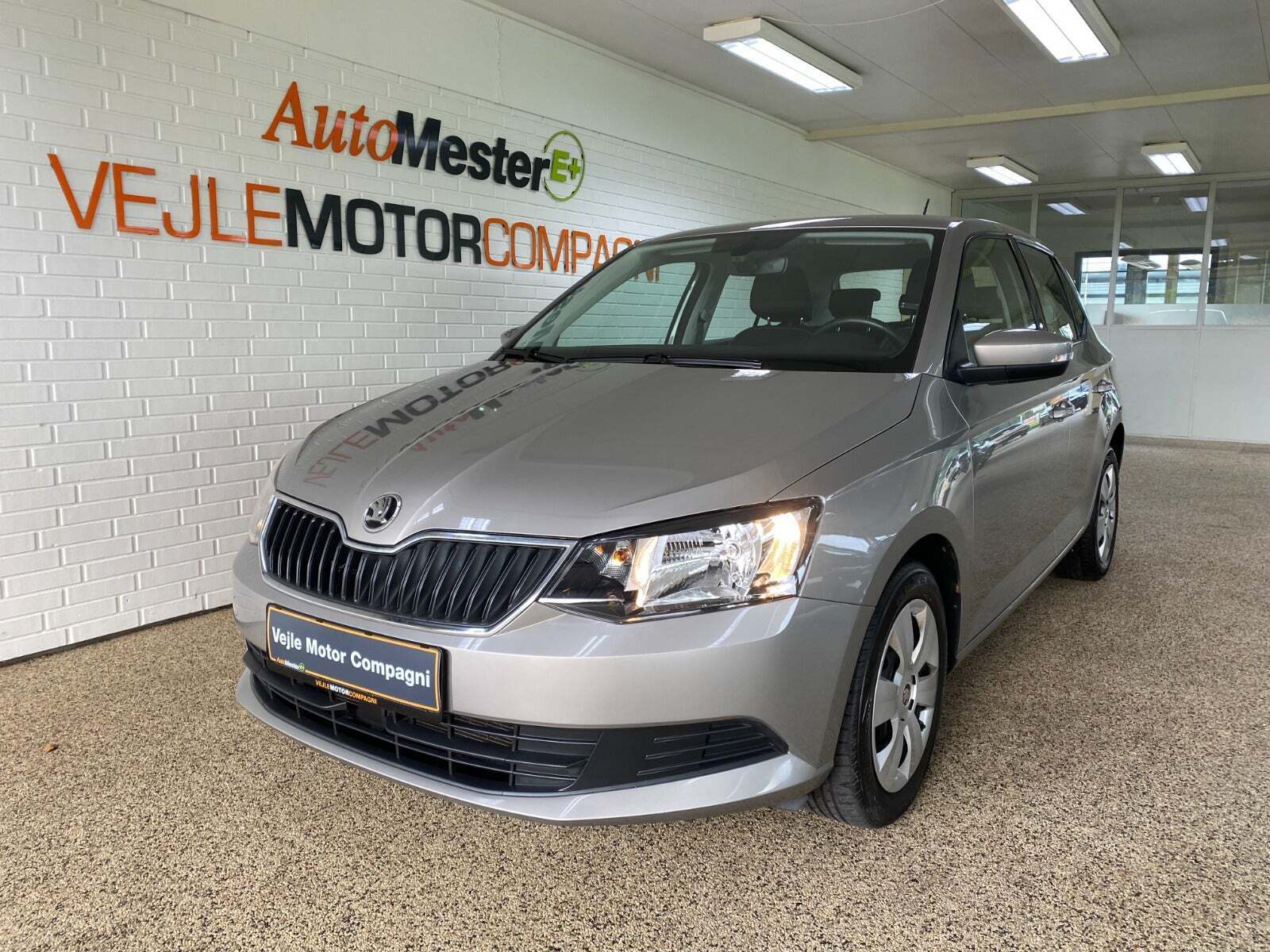 Grå Skoda Fabia fra 2018
