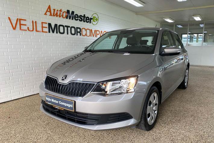 Grå Skoda Fabia fra 2018