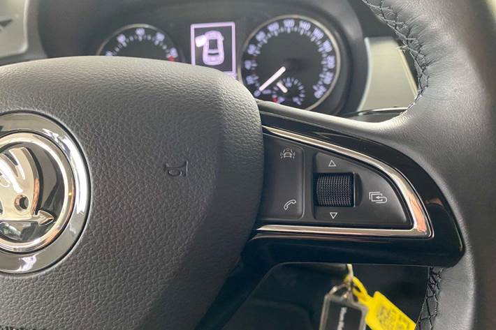 Grå Skoda Fabia fra 2018