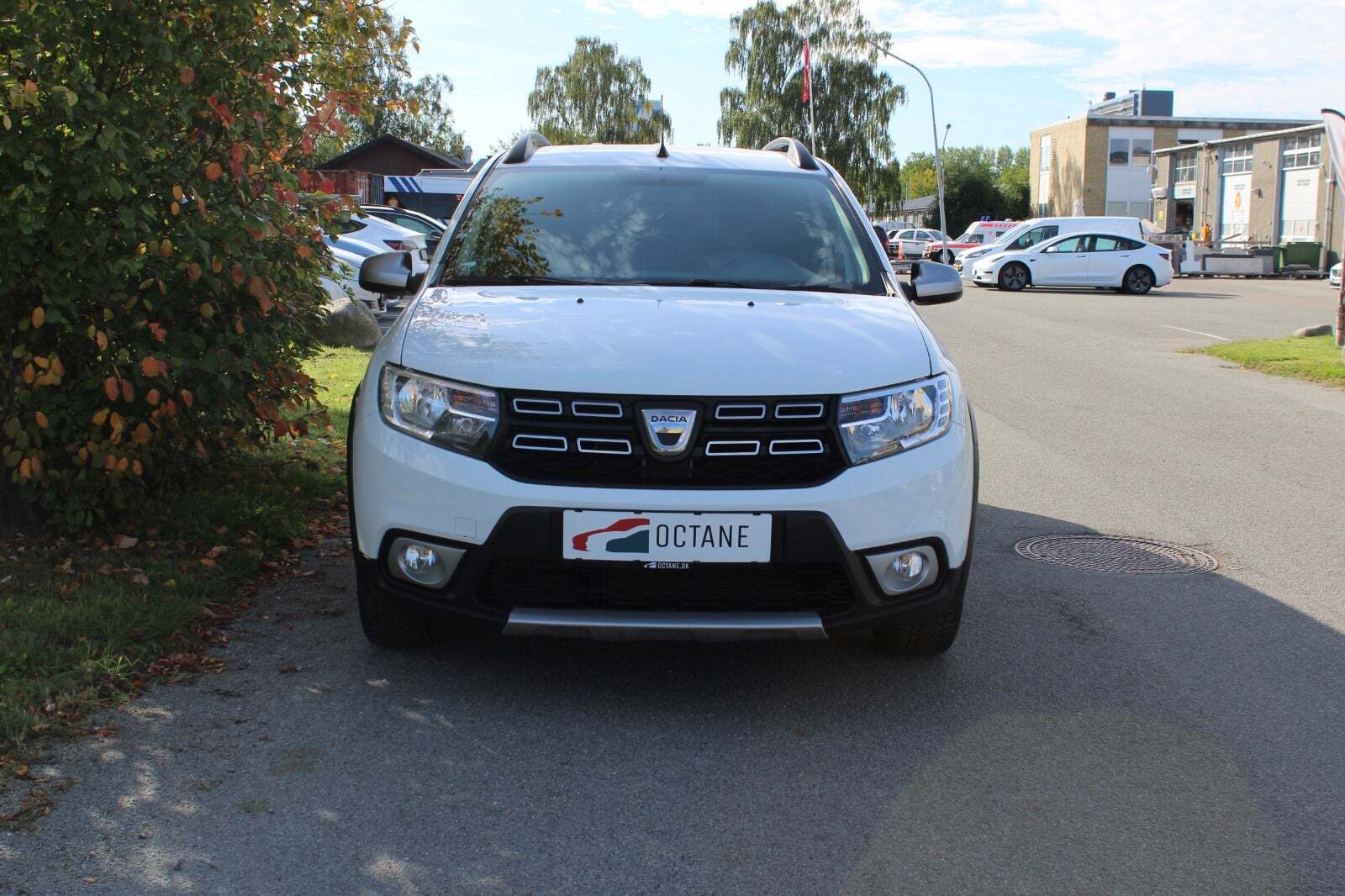 Hvid Dacia Logan Stepway fra 2017