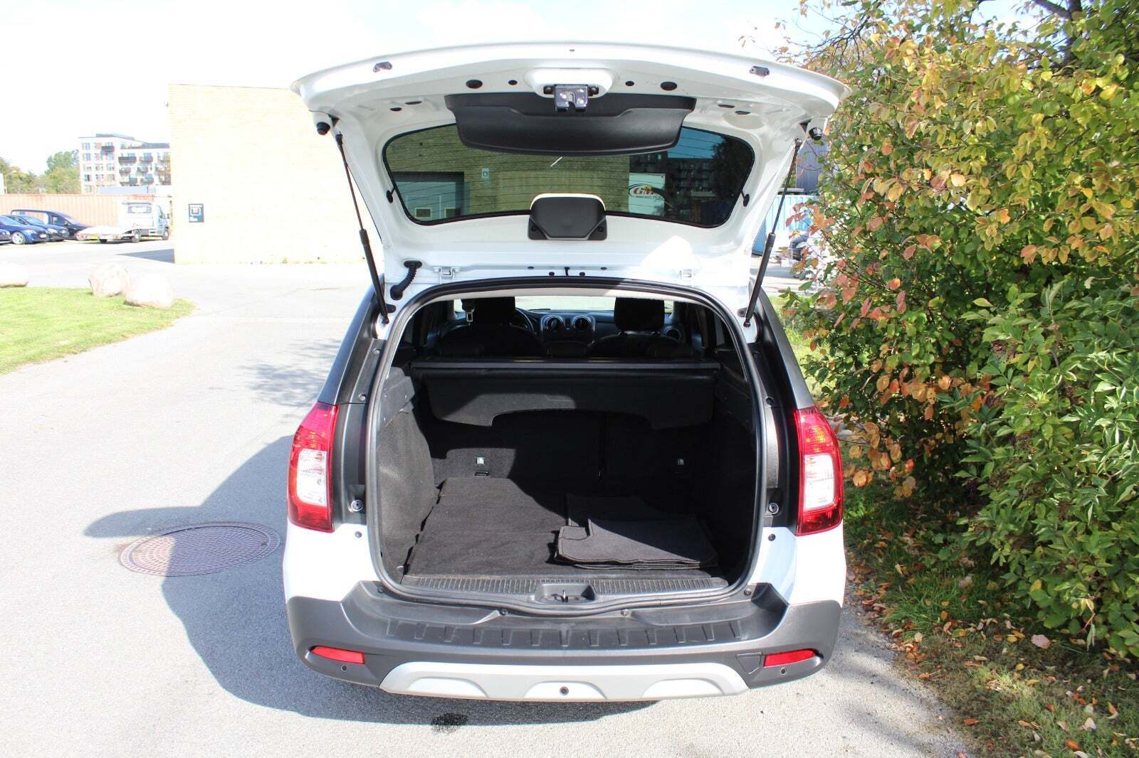 Hvid Dacia Logan Stepway fra 2017