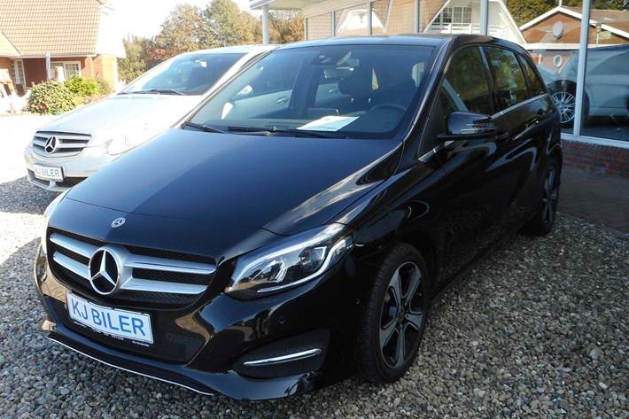 Sort Mercedes B200 d fra 2018 set udefra