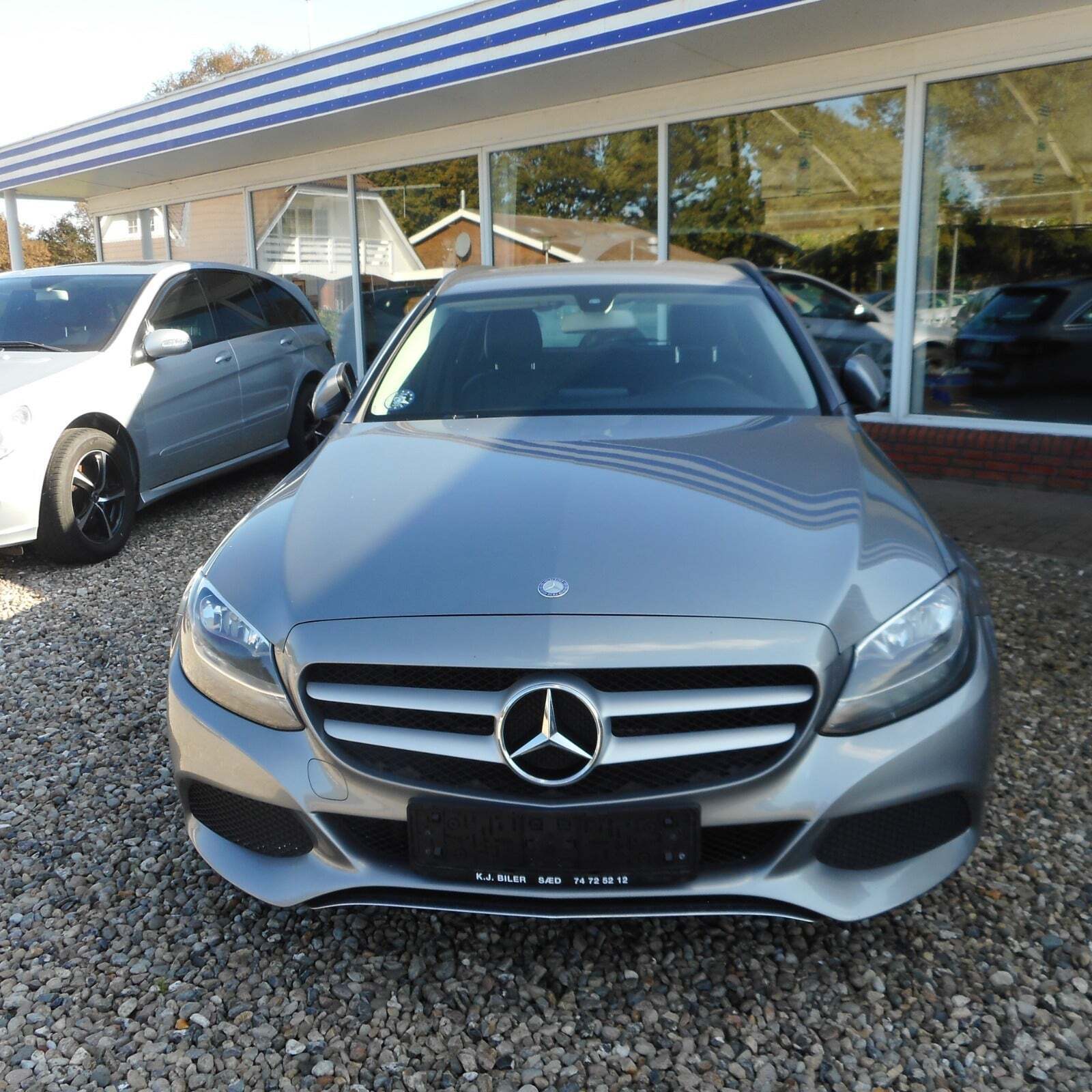 Grå Mercedes C220 d fra 2016
