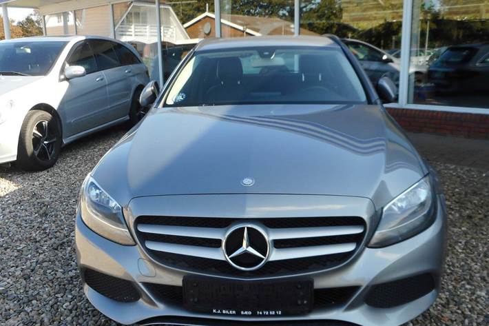 Grå Mercedes C220 d fra 2016