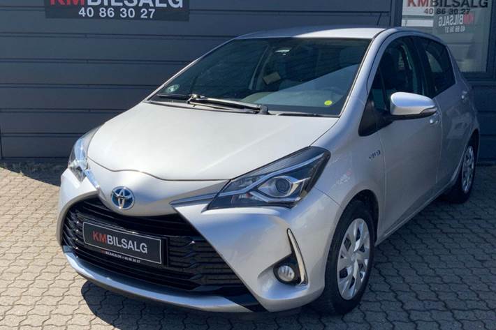 Grå Toyota Yaris fra 2019