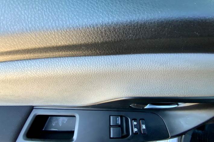 Grå Toyota Yaris fra 2019