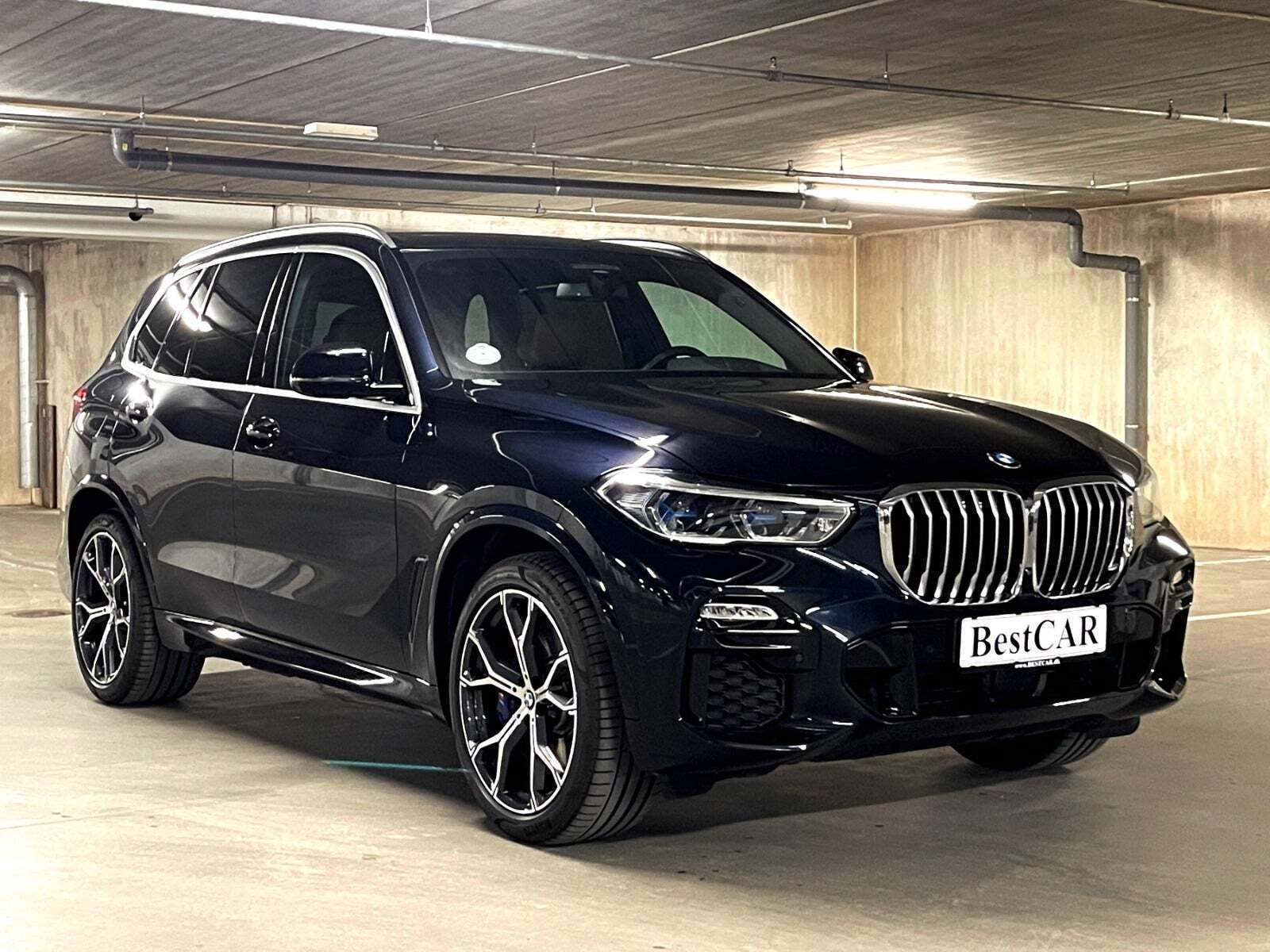 Grå BMW X5 fra 2019