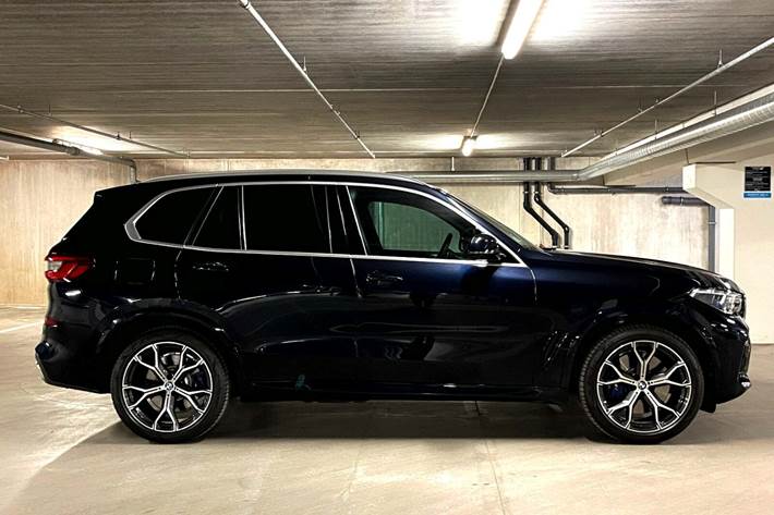Grå BMW X5 fra 2019