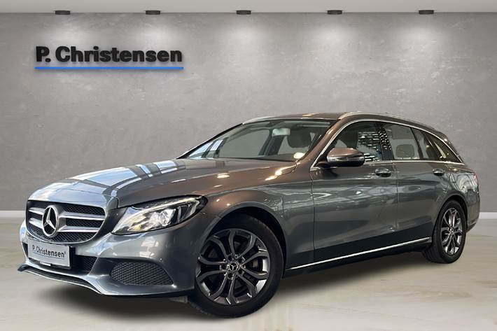 Grå Mercedes C200 fra 2017 set udefra