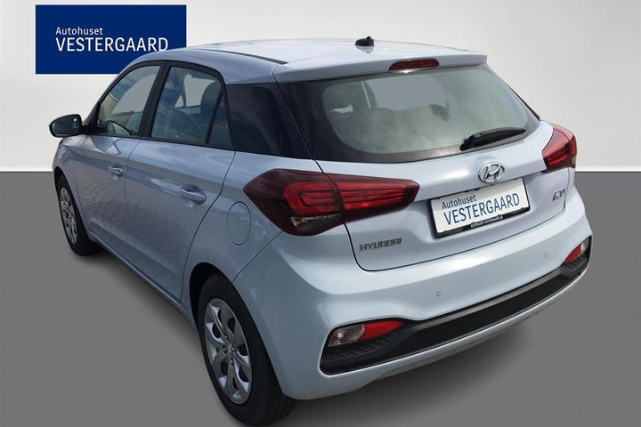 Grå Hyundai i20 fra 2020