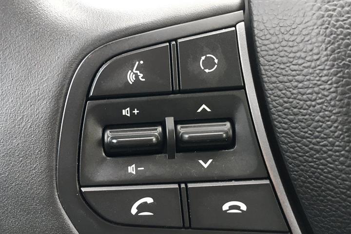 Grå Hyundai i20 fra 2020