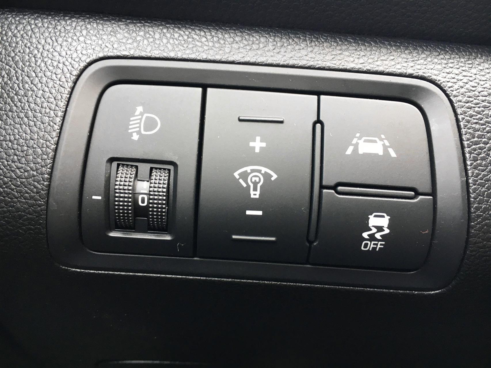 Grå Hyundai i20 fra 2020