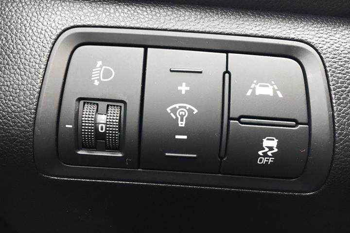 Grå Hyundai i20 fra 2020