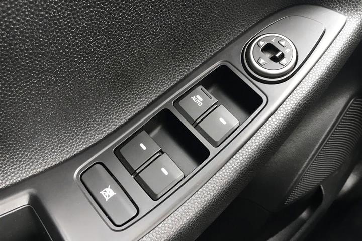 Grå Hyundai i20 fra 2020