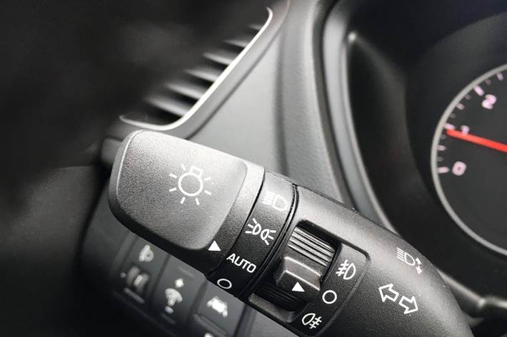 Grå Hyundai i20 fra 2020