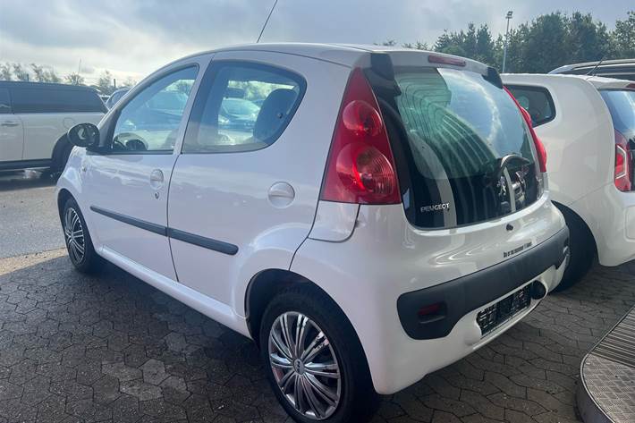 Hvid Peugeot 107 fra 2011