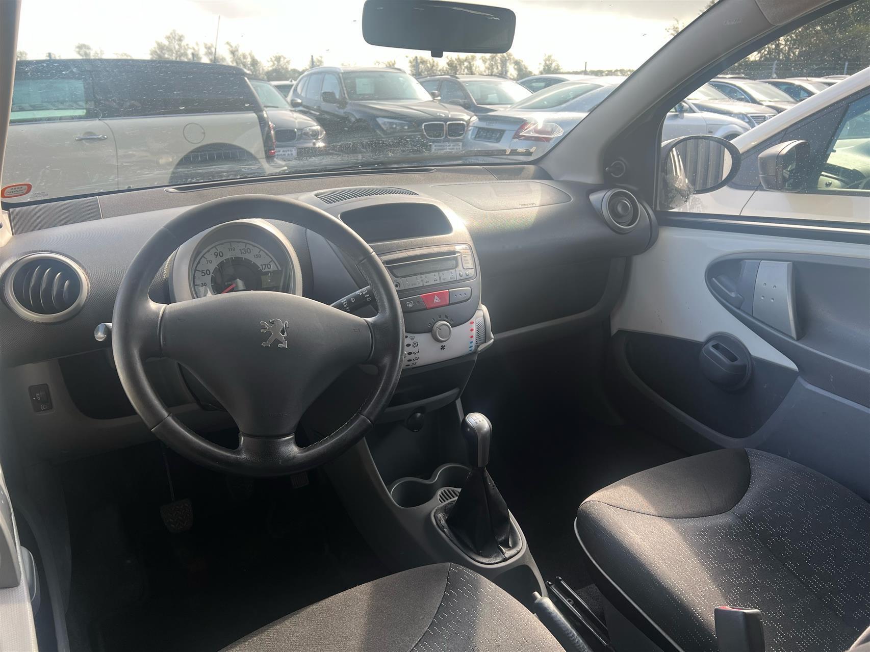 Hvid Peugeot 107 fra 2011