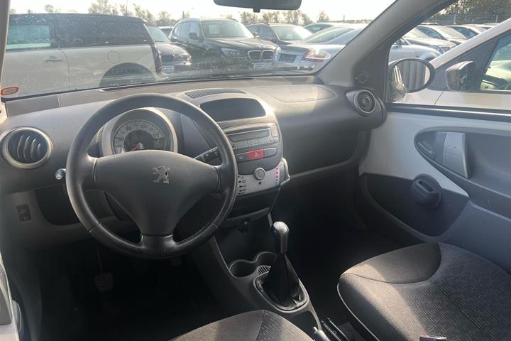 Hvid Peugeot 107 fra 2011